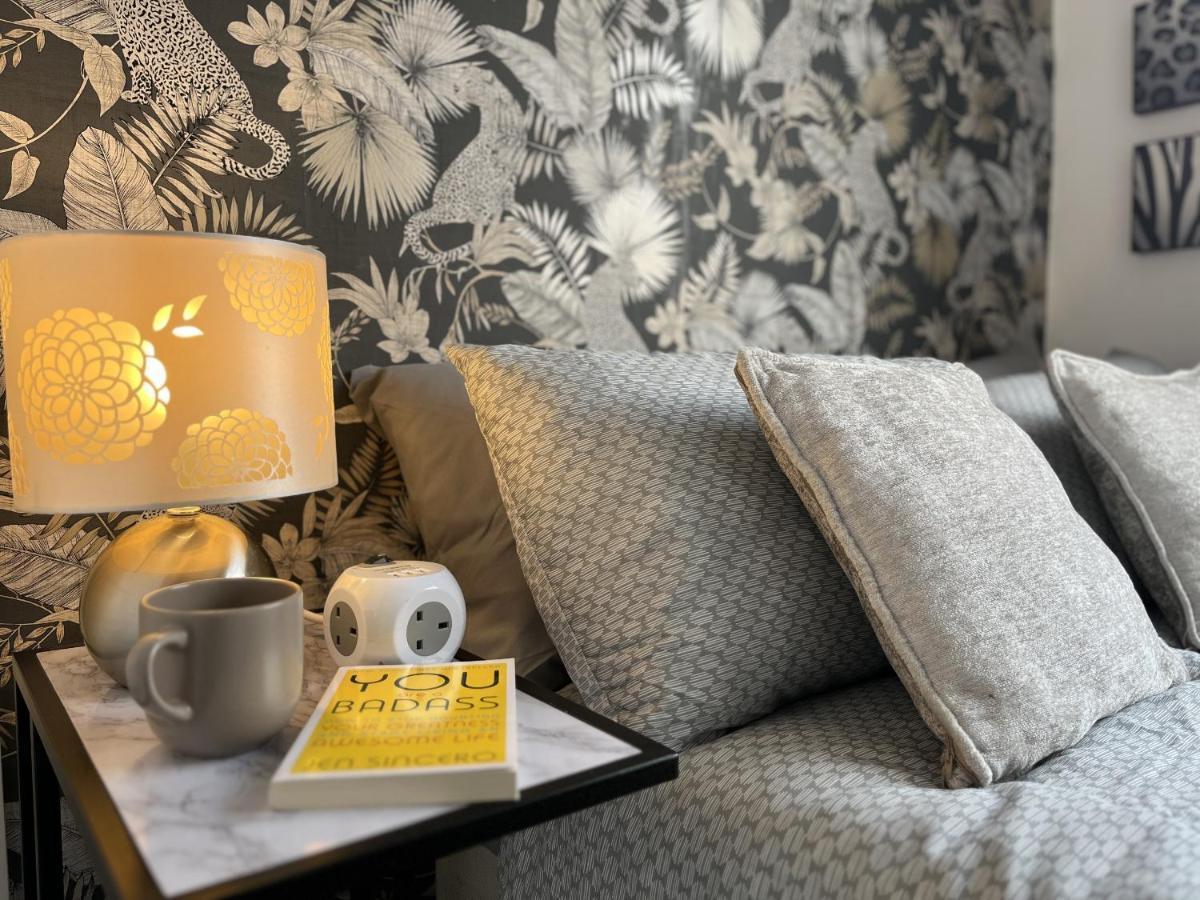 Modernised Central Wigan Townhouse Sleeps Up To 6 Экстерьер фото