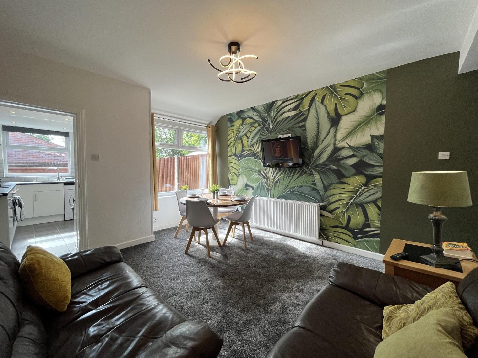 Modernised Central Wigan Townhouse Sleeps Up To 6 Экстерьер фото